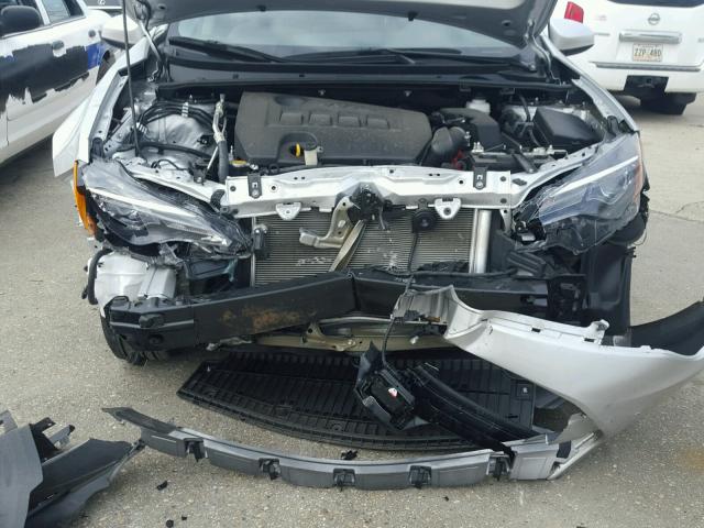 5YFBURHE5HP660327 - 2017 TOYOTA COROLLA L SILVER photo 9