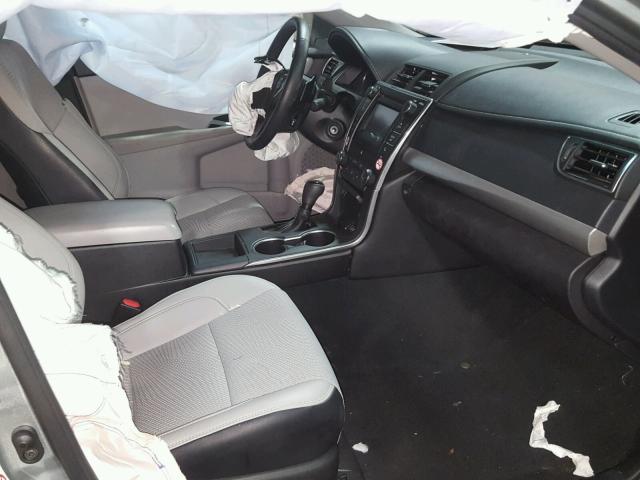 4T1BF1FK5HU337057 - 2017 TOYOTA CAMRY LE ვერცხლისფერი ფოტო 5