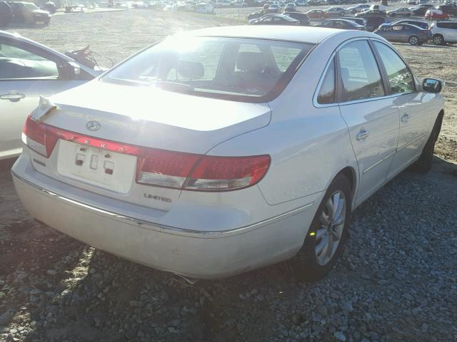 KMHFC46F17A176074 - 2007 HYUNDAI AZERA SE WHITE photo 4