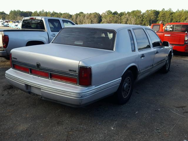 1LNLM81W5VY751330 - 1997 LINCOLN TOWN CAR E SILVER photo 4