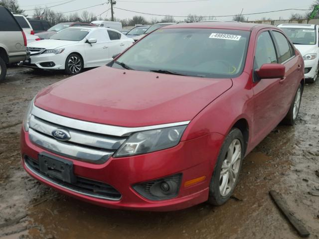 3FAHP0HGXCR163989 - 2012 FORD FUSION SE RED photo 2