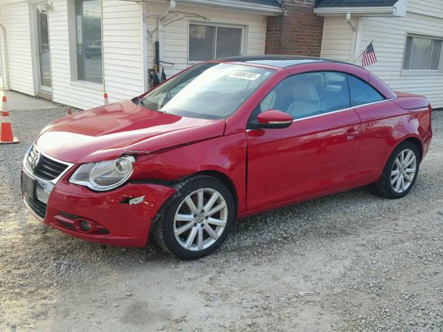 WVWBW7AH4BV002960 - 2011 VOLKSWAGEN EOS KOMFOR RED photo 2