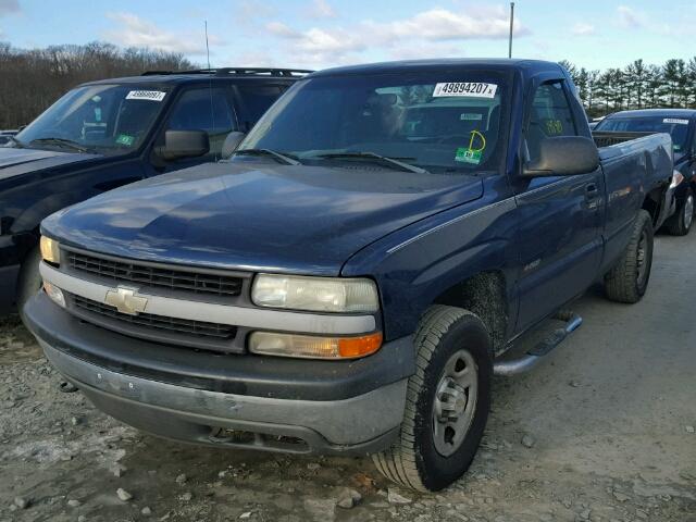 1GCEK14V32Z274870 - 2002 CHEVROLET SILVERADO BLUE photo 2