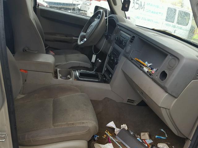 1J8HG48KX8C196754 - 2008 JEEP COMMANDER SILVER photo 5