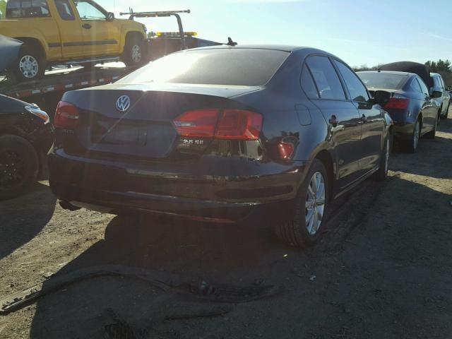 3VWDZ7AJ6BM336952 - 2011 VOLKSWAGEN JETTA SE 黑色 照片 4