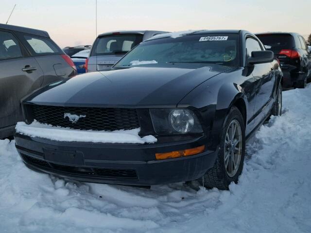 1ZVFT80N455176052 - 2005 FORD MUSTANG BLACK photo 2