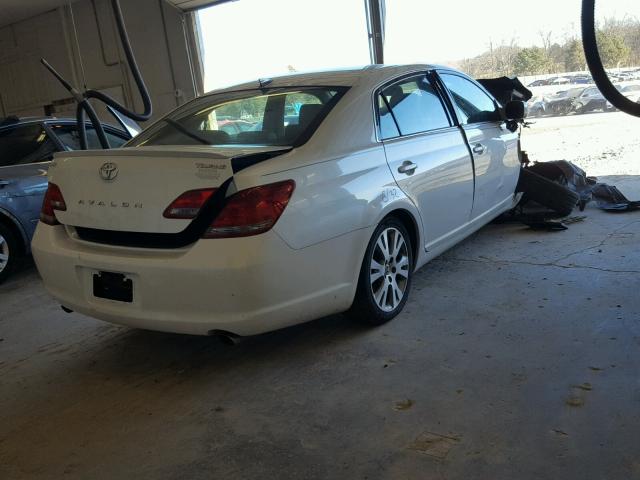 4T1BK36B78U264927 - 2008 TOYOTA AVALON XL WHITE photo 4