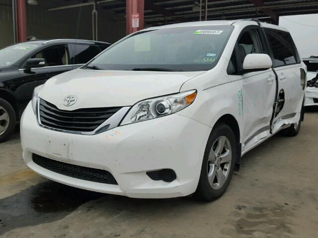 5TDKK3DCXCS217291 - 2012 TOYOTA SIENNA LE WHITE photo 2