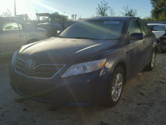 4T1BF3EK5BU633376 - 2011 TOYOTA CAMRY BASE BLUE photo 2