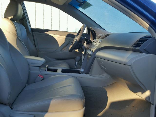 4T1BF3EK5BU633376 - 2011 TOYOTA CAMRY BASE BLUE photo 5