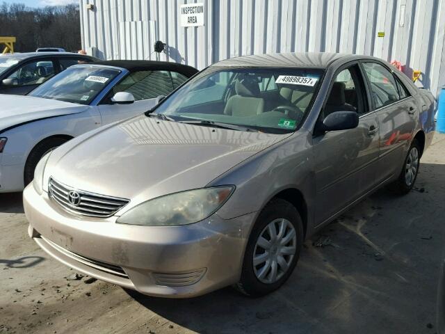 4T1BE32K55U404417 - 2005 TOYOTA CAMRY LE ოქროსფერი ფოტო 2