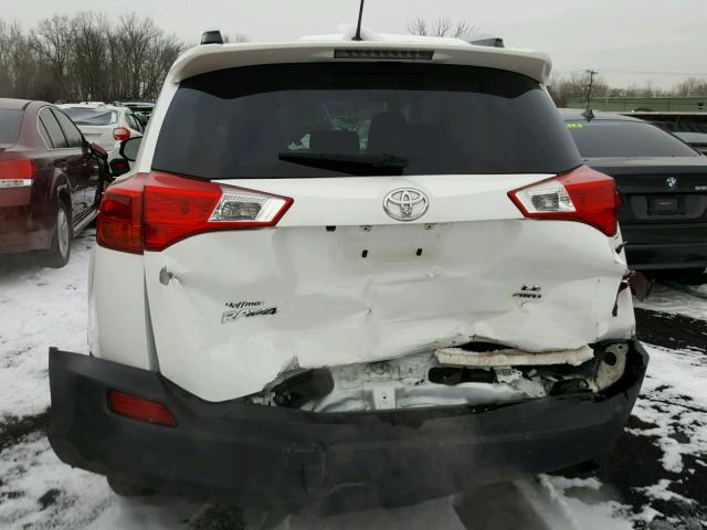 JTMBFREV2DD027568 - 2013 TOYOTA RAV4 LE WHITE photo 9