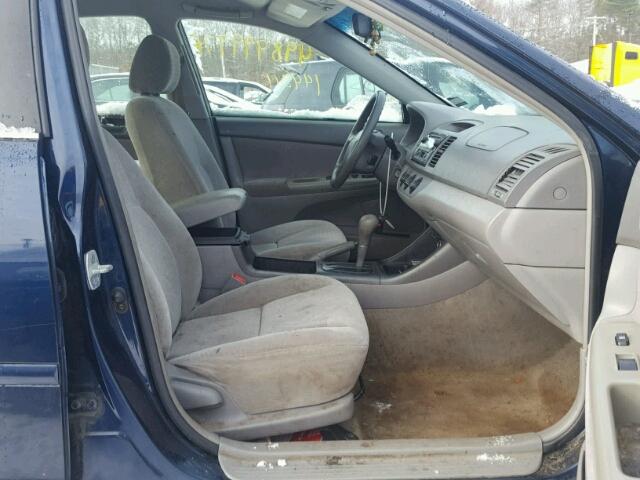 4T1BE32K23U250861 - 2003 TOYOTA CAMRY LE BLUE photo 5