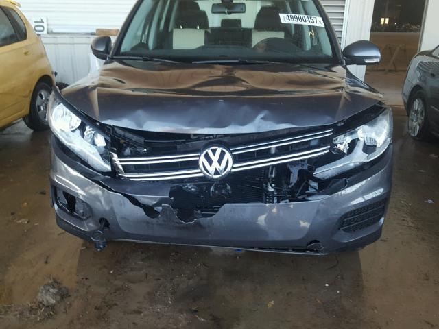 WVGAV7AX6GW540613 - 2016 VOLKSWAGEN TIGUAN S GRAY photo 9