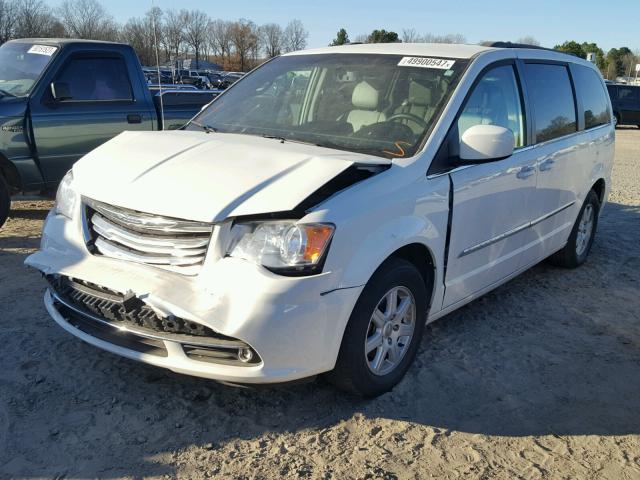 2C4RC1BG4DR518655 - 2013 CHRYSLER TOWN & COU WHITE photo 2