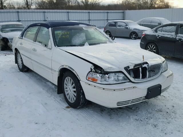 1LNHM81W03Y628165 - 2003 LINCOLN TOWN CAR E WHITE photo 1