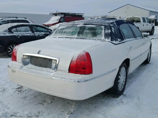 1LNHM81W03Y628165 - 2003 LINCOLN TOWN CAR E WHITE photo 4