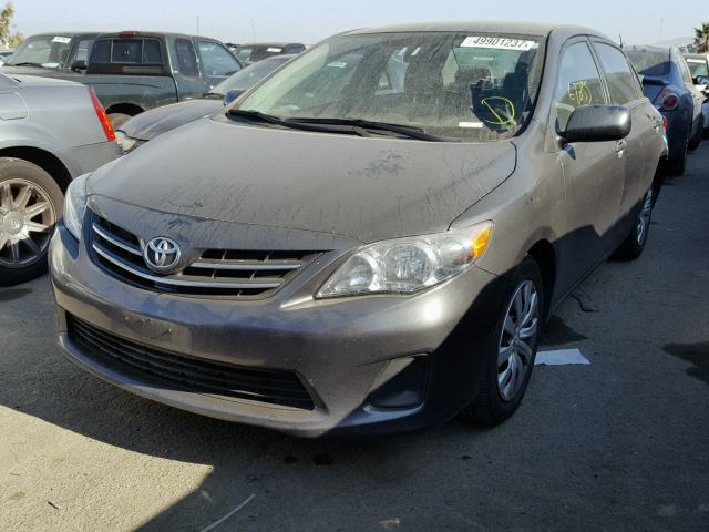 2T1BU4EE6DC982704 - 2013 TOYOTA COROLLA BA GRAY photo 2