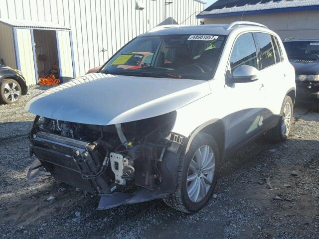 WVGAV7AX6BW525408 - 2011 VOLKSWAGEN TIGUAN S SILVER photo 2