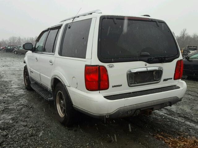 5LMFU28R52LJ16625 - 2002 LINCOLN NAVIGATOR WHITE photo 3