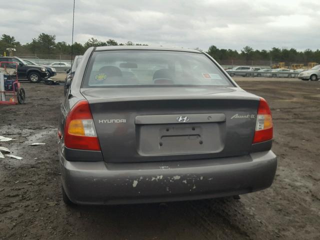 KMHCG45C42U316124 - 2002 HYUNDAI ACCENT GL GRAY photo 9