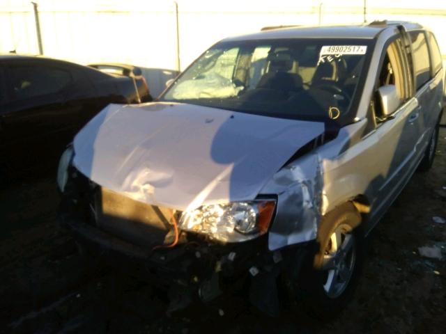 2D4RN5DG7BR657046 - 2011 DODGE GRAND CARA SILVER photo 2