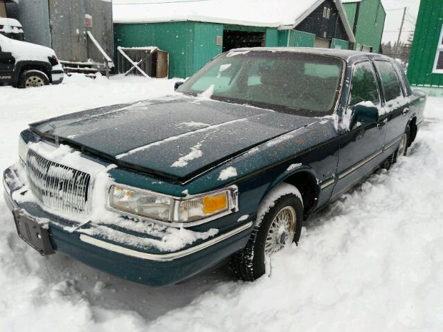 1LNLM82W6VY720764 - 1997 LINCOLN TOWN CAR S GREEN photo 2