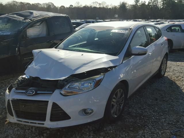 1FAHP3M23CL430237 - 2012 FORD FOCUS SEL WHITE photo 2