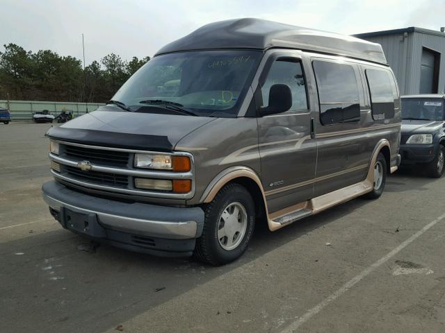 1GBFG15MXY1110250 - 2000 CHEVROLET EXPRESS G1 BROWN photo 2