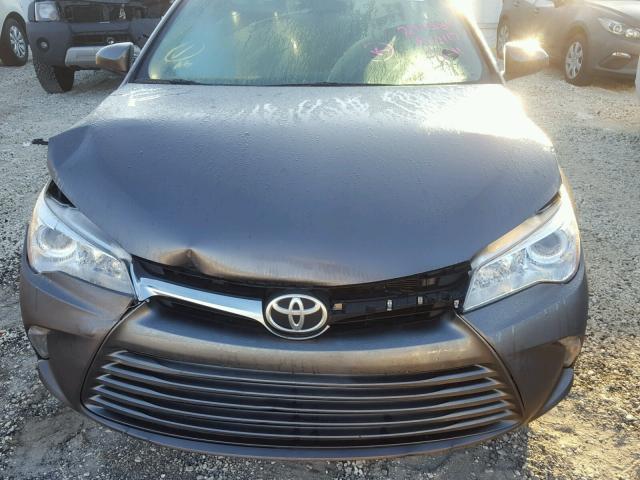 4T1BF1FK9GU211265 - 2016 TOYOTA CAMRY LE GRAY photo 7