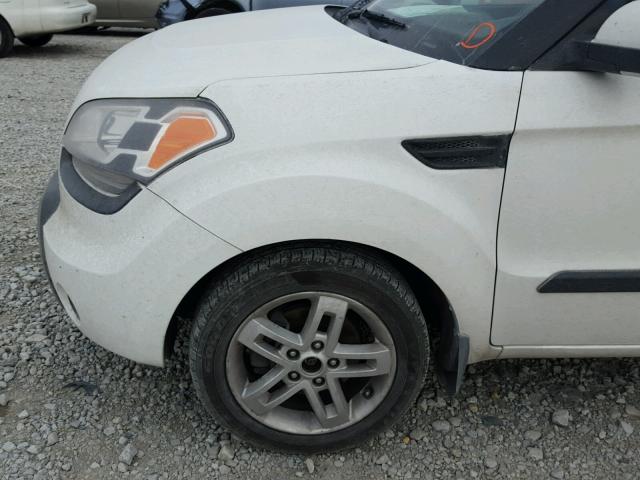 KNDJT2A22B7715699 - 2011 KIA SOUL + WHITE photo 9