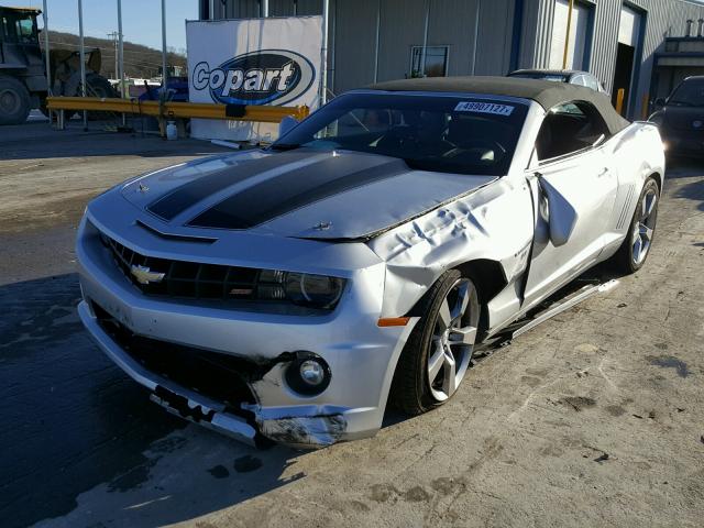 2G1FK3DJ3B9189608 - 2011 CHEVROLET CAMARO 2SS SILVER photo 2