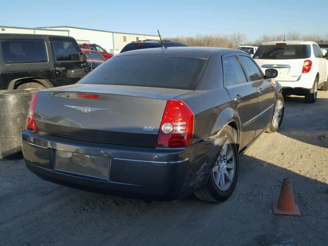 2C3LA53G08H145437 - 2008 CHRYSLER 300 TOURIN GRAY photo 4