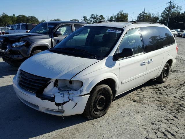 2C4GP44RX5R165416 - 2005 CHRYSLER TOWN & COU WHITE photo 2