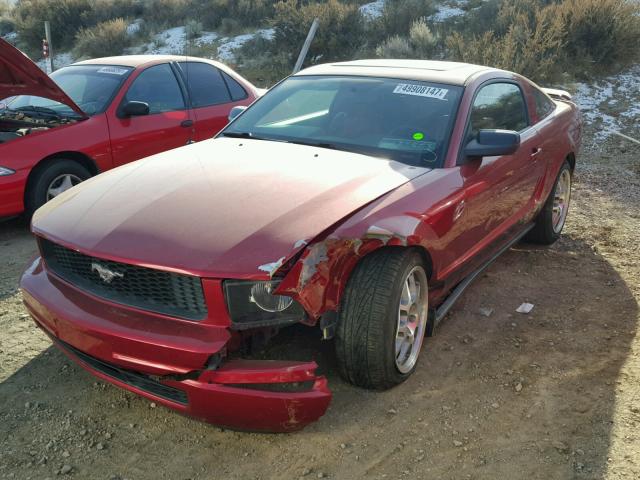 1ZVFT80NX65113071 - 2006 FORD MUSTANG MAROON photo 2