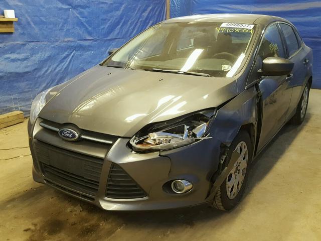 1FAHP3F28CL353751 - 2012 FORD FOCUS SE SILVER photo 2