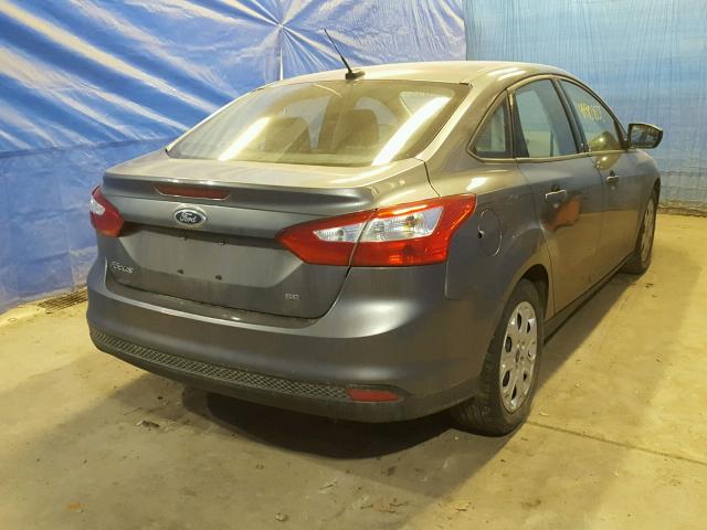 1FAHP3F28CL353751 - 2012 FORD FOCUS SE SILVER photo 4