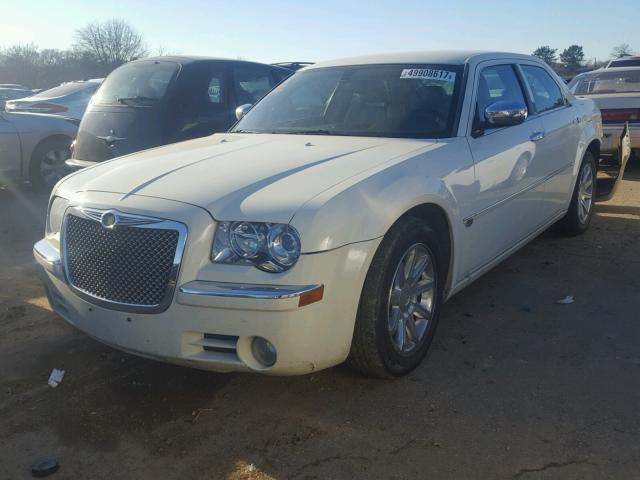 2C3JA63H65H173163 - 2005 CHRYSLER 300C WHITE photo 2