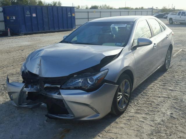 4T1BF1FK4HU364377 - 2017 TOYOTA CAMRY LE 银色 照片 2
