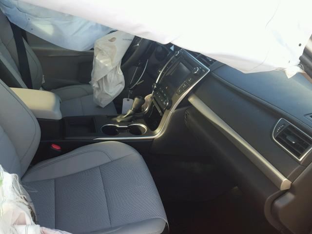 4T1BF1FK4HU364377 - 2017 TOYOTA CAMRY LE 银色 照片 5