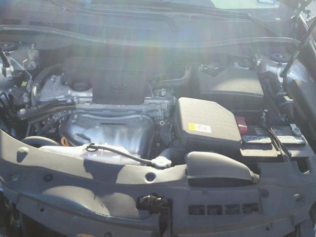 4T1BF1FK4HU364377 - 2017 TOYOTA CAMRY LE 银色 照片 7