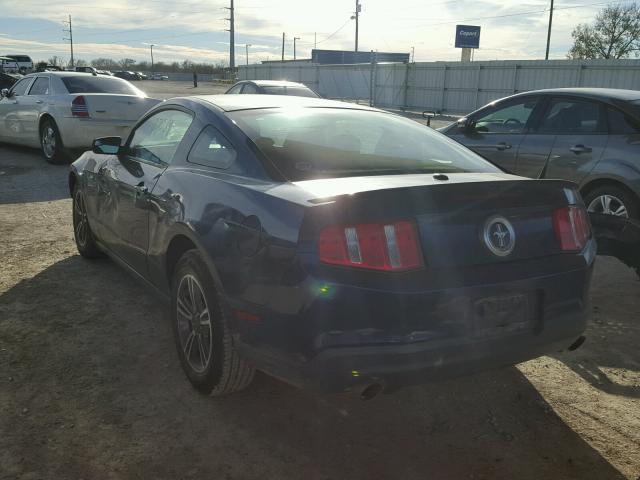 1ZVBP8AM7C5225136 - 2012 FORD MUSTANG BLUE photo 3