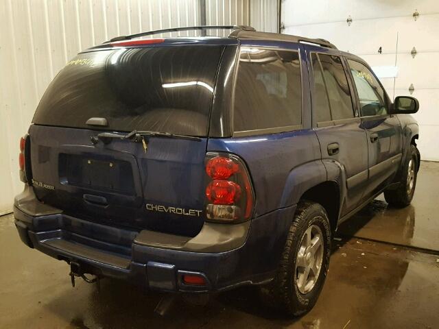 1GNDT13S942112826 - 2004 CHEVROLET TRAILBLAZE BLUE photo 4