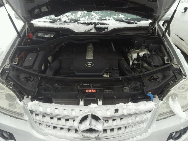 4JGBB75E56A042193 - 2006 MERCEDES-BENZ ML 500 SILVER photo 7