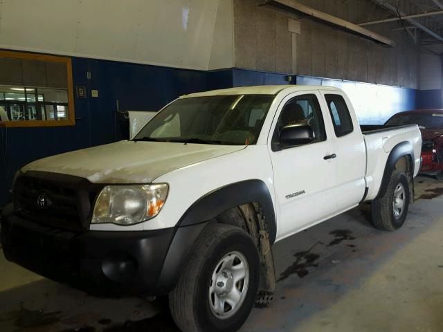 5TETX62N39Z599588 - 2009 TOYOTA TACOMA PRE WHITE photo 2