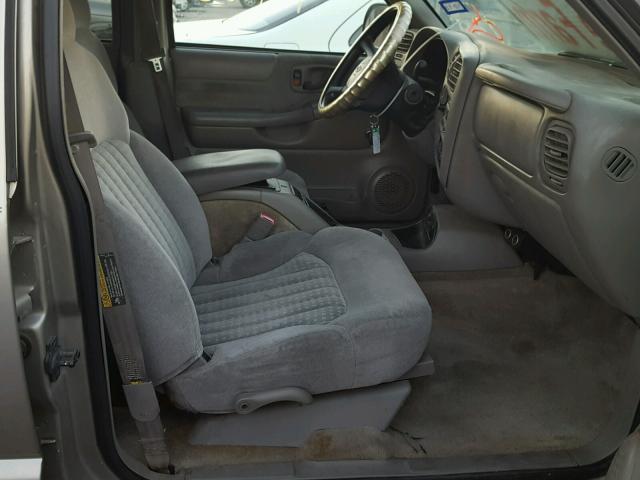 1GNCS13W42K139348 - 2002 CHEVROLET BLAZER TAN photo 5