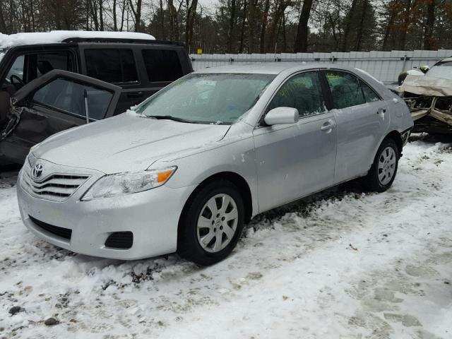 4T1BF3EK9BU137397 - 2011 TOYOTA CAMRY BASE SILVER photo 2