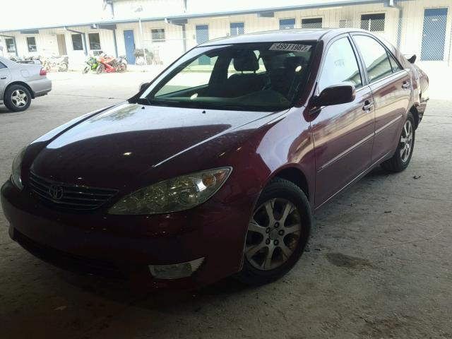 4T1BE30KX5U092565 - 2005 TOYOTA CAMRY LE MAROON photo 2