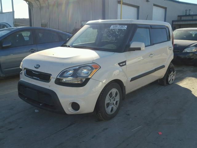 KNDJT2A59D7767473 - 2013 KIA SOUL WHITE photo 2