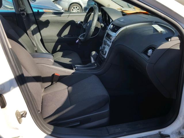 1G1ZC5E11BF373277 - 2011 CHEVROLET MALIBU 1LT WHITE photo 5